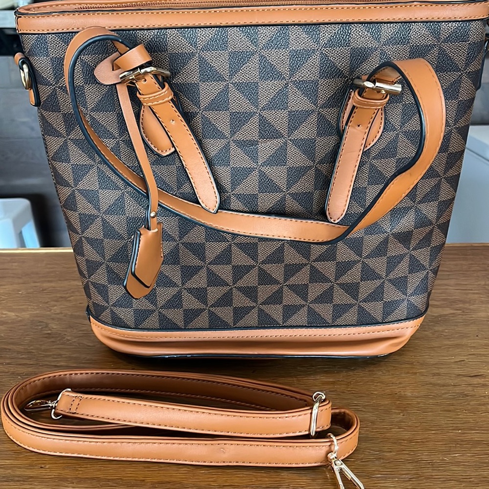 Geometric leather handbag